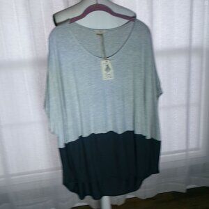 EASEL NWT Short Dolman Sleeve V-Neck Color Blocked Gray/Navy Tunic 1XL